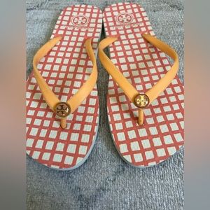 Tory Burch W8 peach flip flop worn 2x